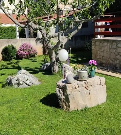 Juli 1 - With Garden Apartment Vodice